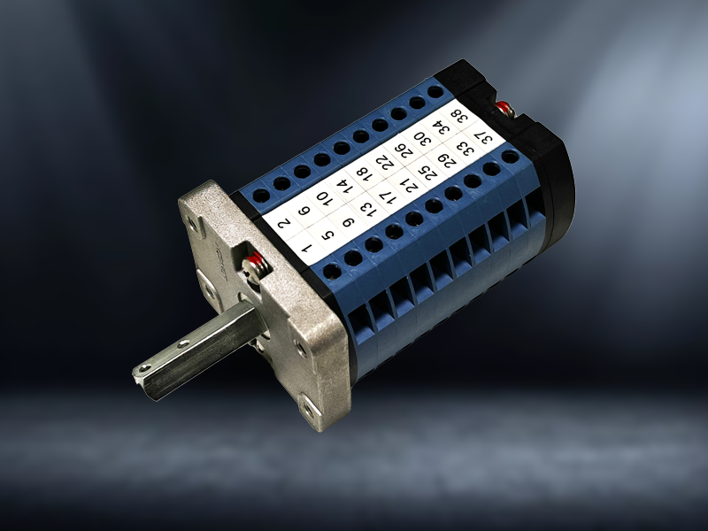 高压辅助开关的环境适应性：工业场景中的关键性能保障